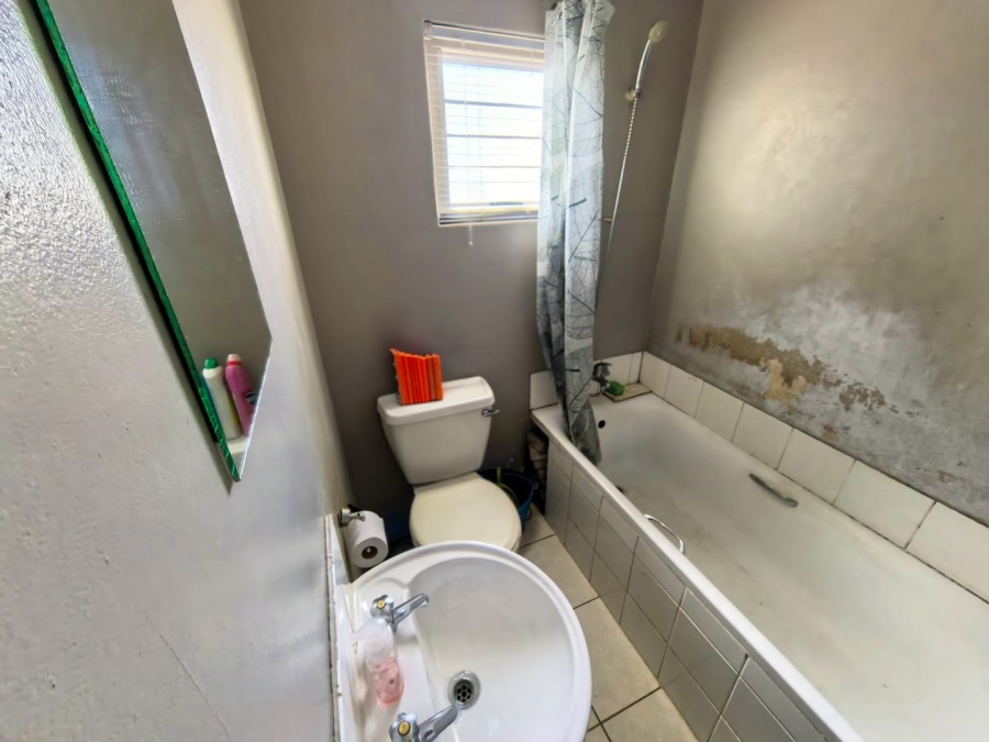 2 Bedroom Property for Sale in Pelican Park Western Cape